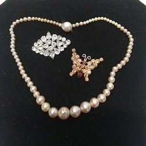 VTG RHINESTONE BROOCHES & PEARL NECKLACE